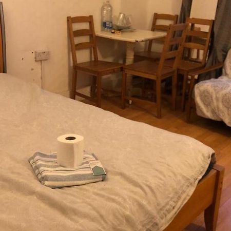 Private Rooms In 3 Bedroom Flat!! Londyn Zewnętrze zdjęcie